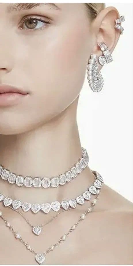 Ariana Grande x SWAROVSKI　ハートスタッドピアス