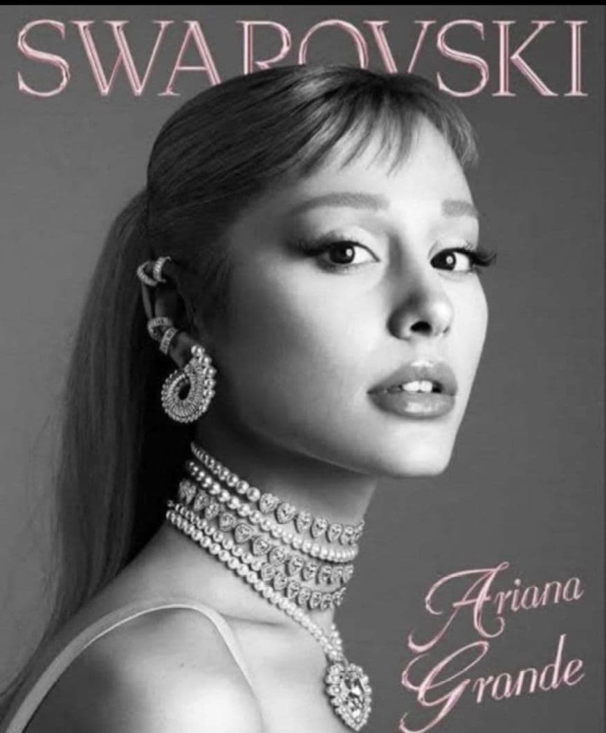 Ariana Grande x SWAROVSKI　ハートスタッドピアス
