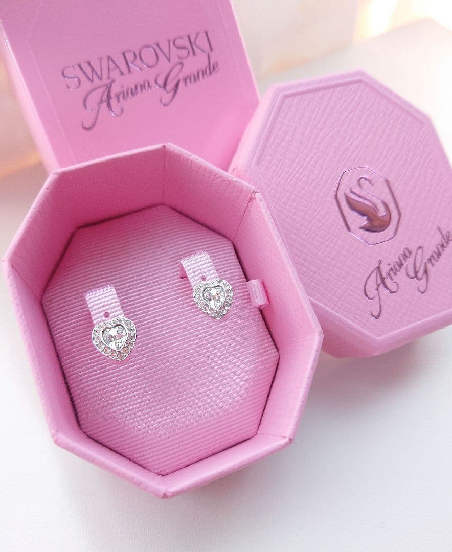 Ariana Grande x SWAROVSKI　ハートスタッドピアス