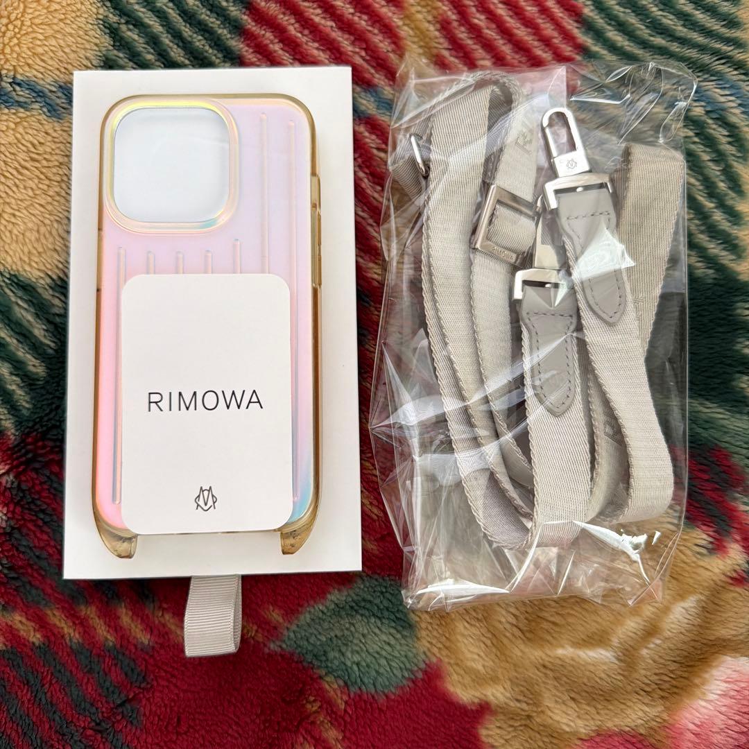 リモア　iPhone15プロ　ストラップ付きケース　ユーズド