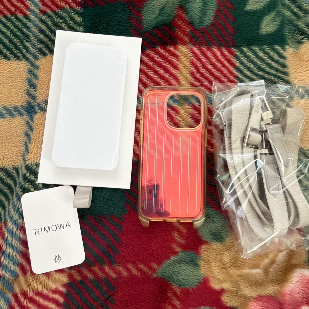 リモア　iPhone15プロ　ストラップ付きケース　ユーズド