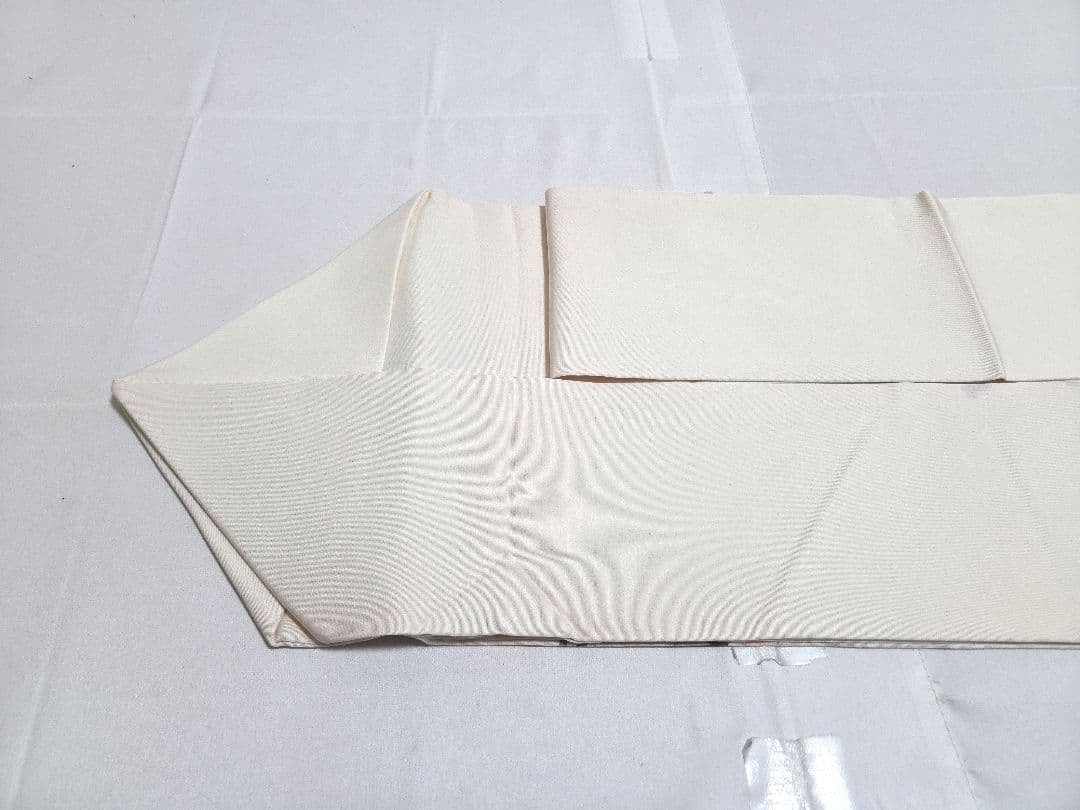 C 塩瀬 枝垂れ桜の花模様 金彩 白 太鼓 正絹 カジュアルな名古屋帯