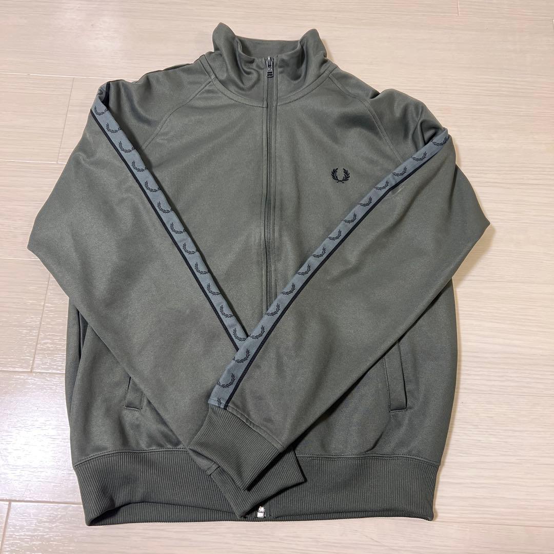 フレッドペリー　トラックジャケット　M グリーンFred Perry カーキ