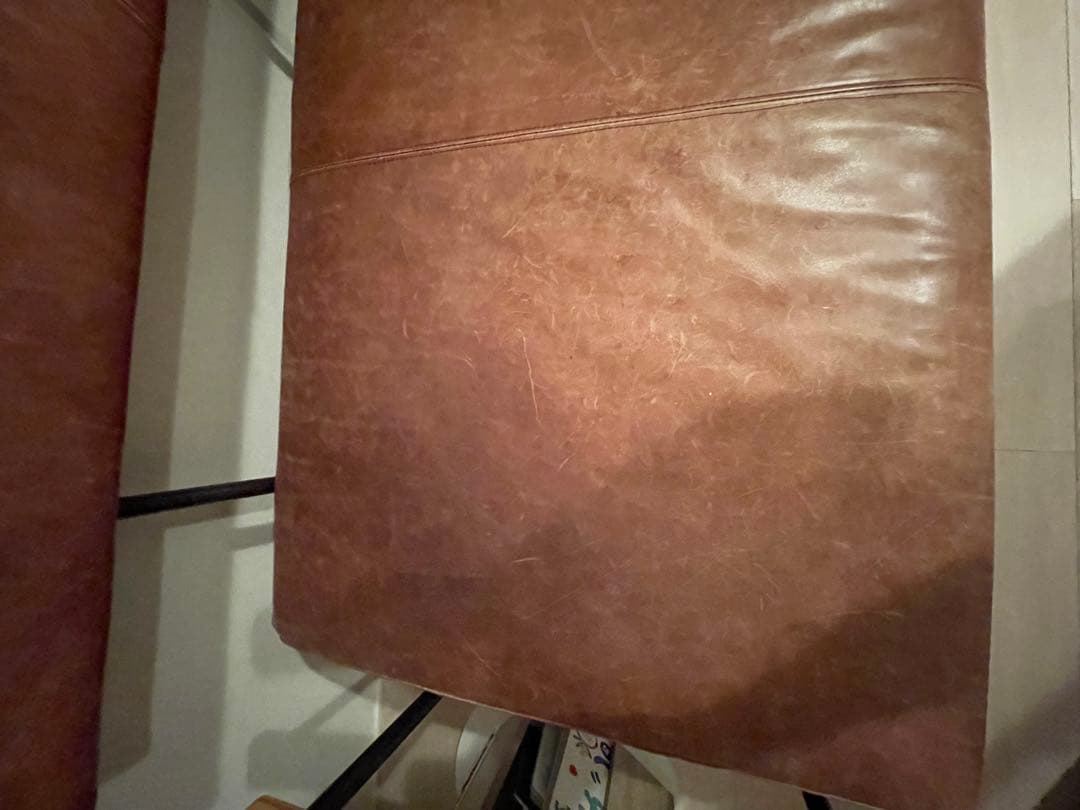 アデペシュ　３人掛けレザーソファ