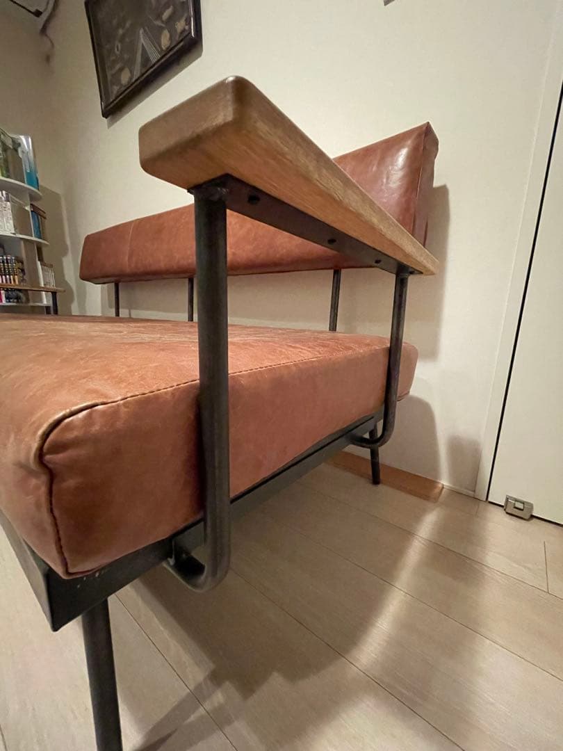 アデペシュ　３人掛けレザーソファ