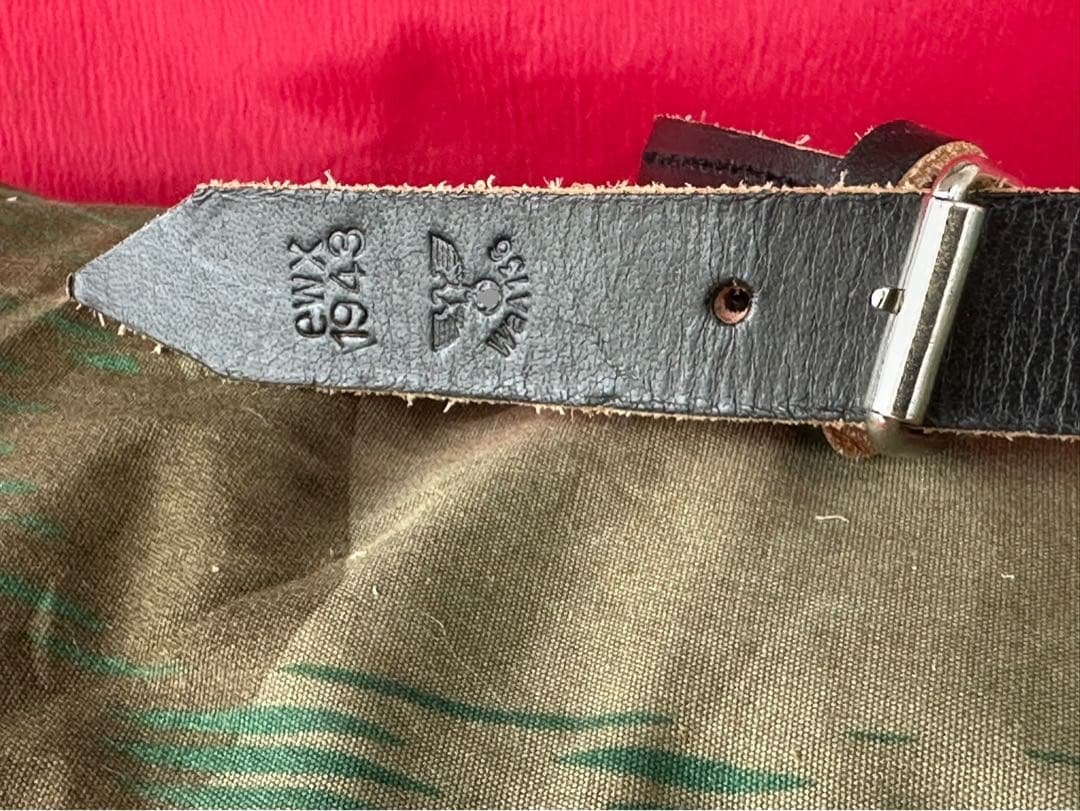 【専用】WWⅡドイツ軍／レプリカポンチョ留め用1943年製 黒革ストラップベルト