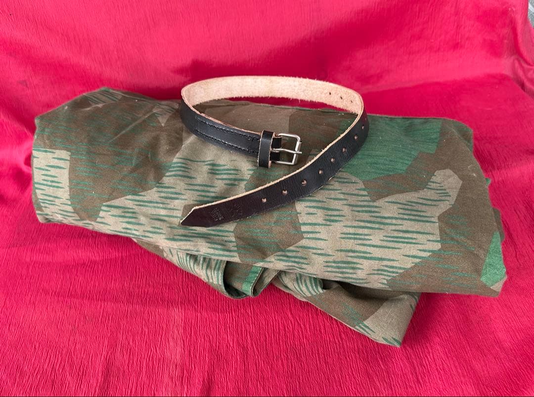 【専用】WWⅡドイツ軍／レプリカポンチョ留め用1943年製 黒革ストラップベルト