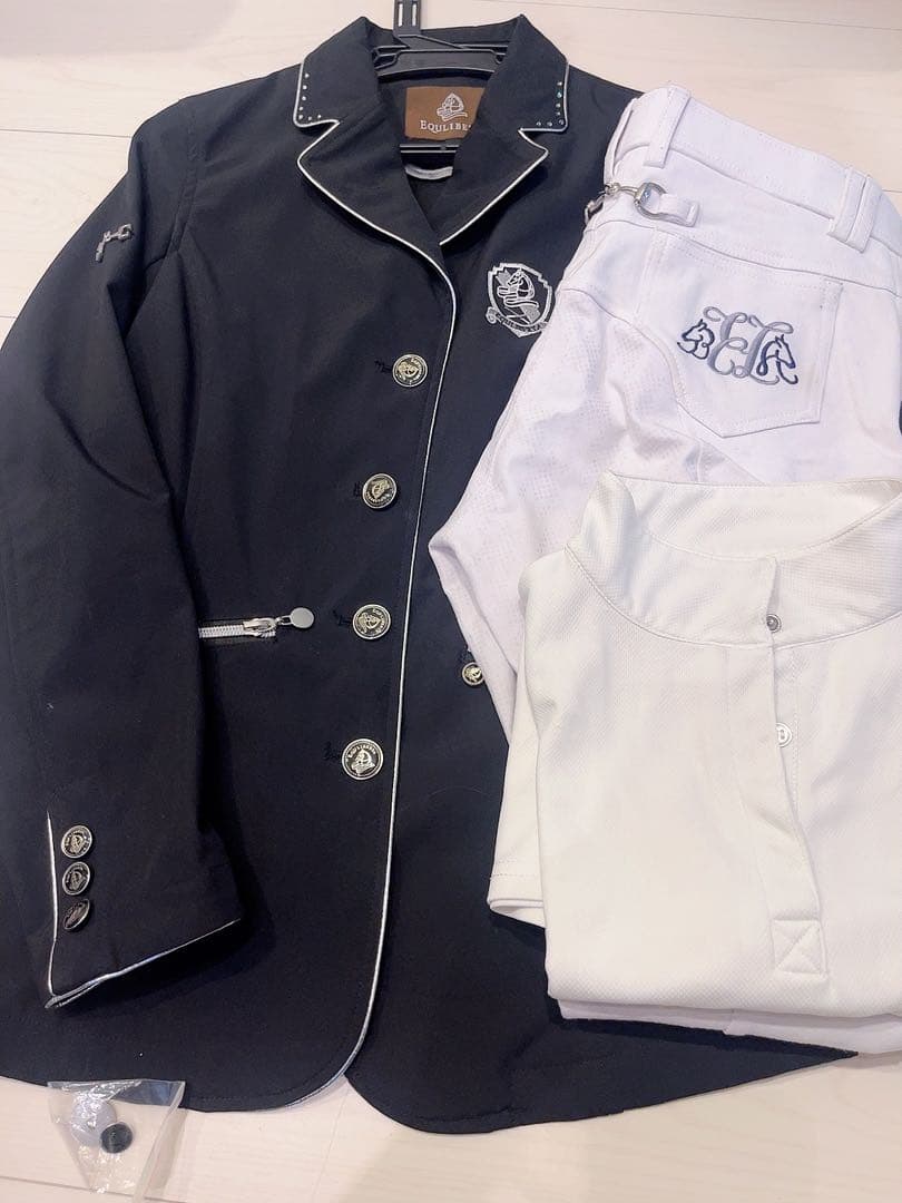 うに　白キュロット