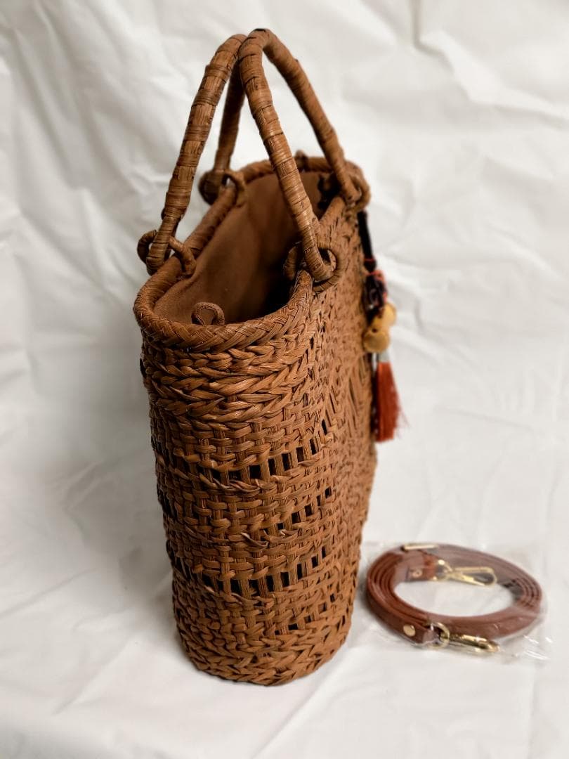 山葡萄かごバッグ 透かし波編み　手作り①