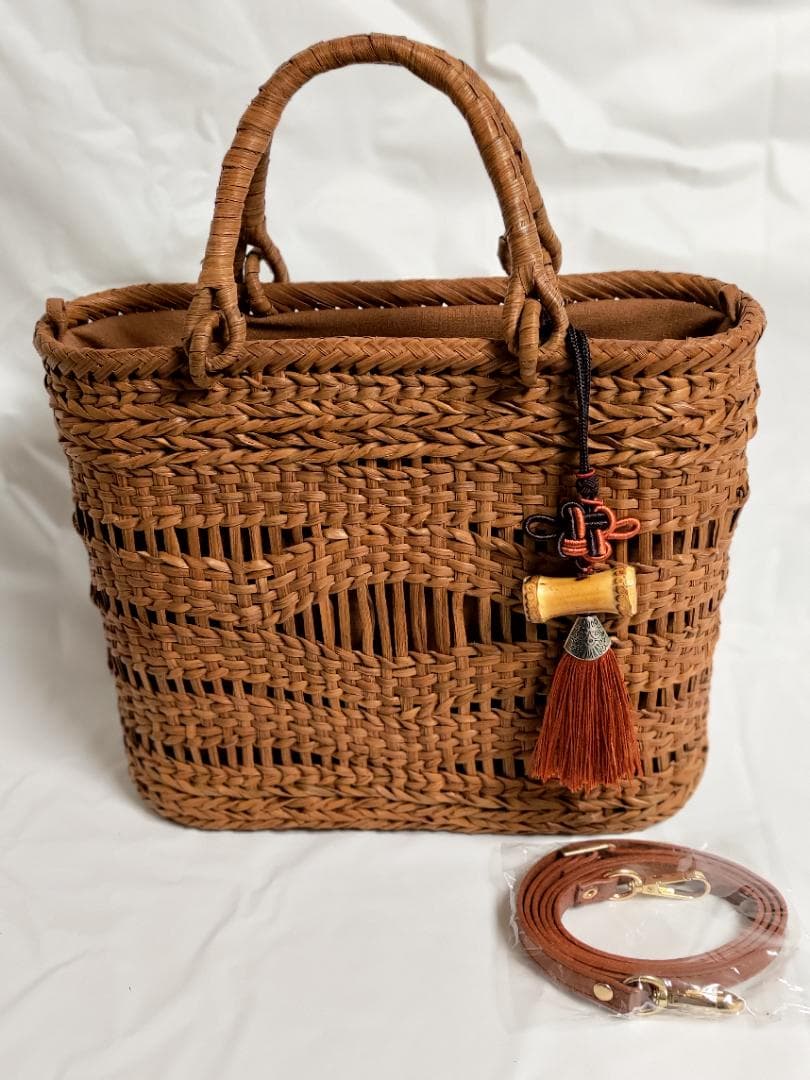 山葡萄かごバッグ 透かし波編み　手作り①