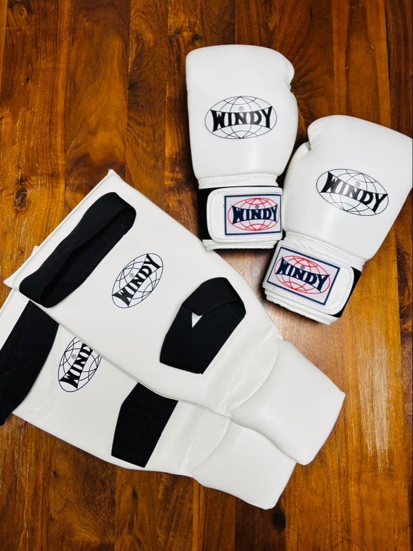 WINDY ボクシンググローブ 16oz / レガースLサイズ ホワイト セット