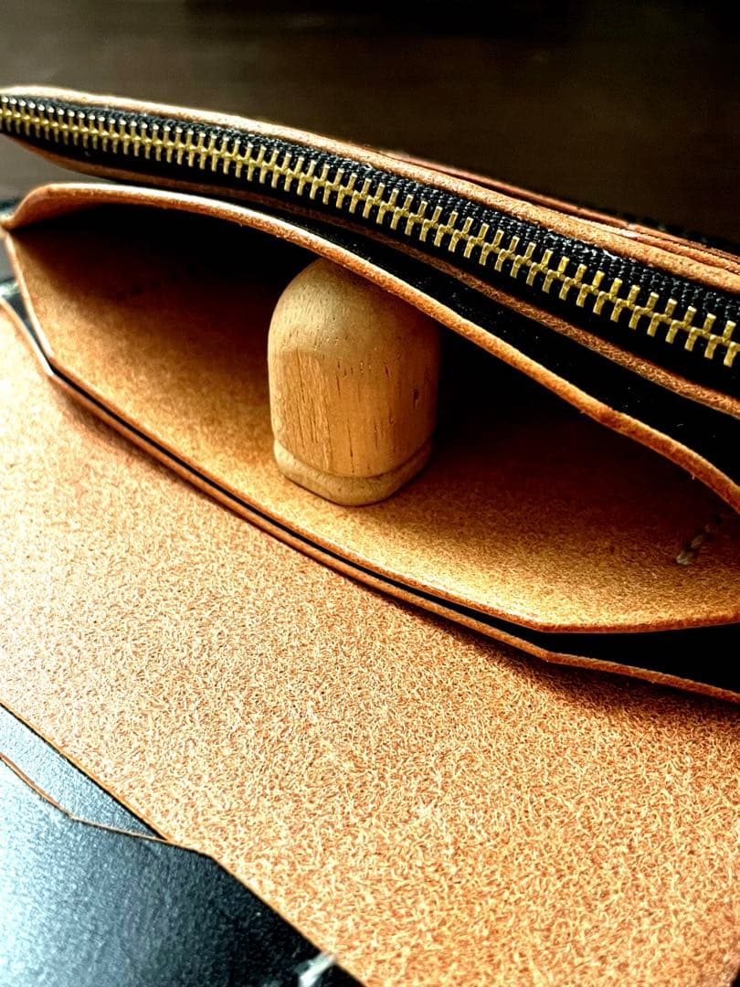 【茶芯ヌメ革•手縫い】ミドルトラッカーウォレット（真鍮金具/バイカー向け仕様）