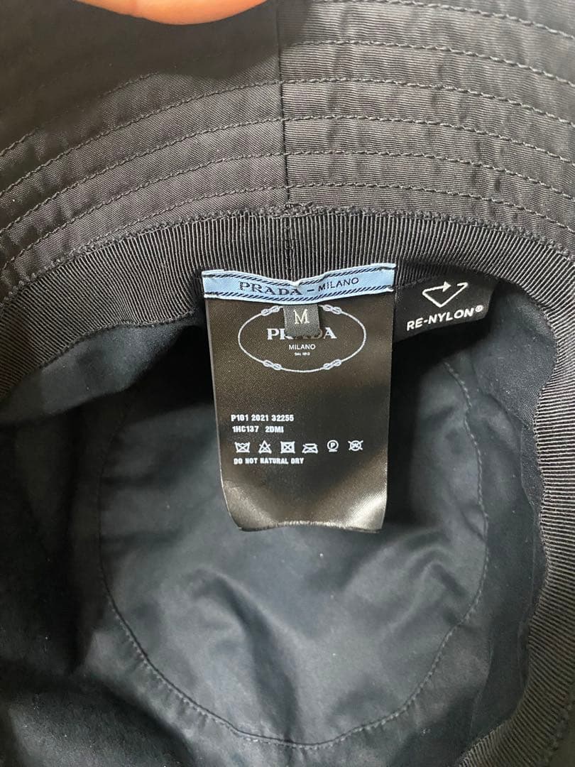 PRADA ブラックバケットハット