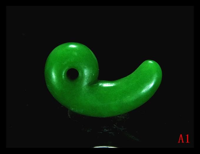 古墳期★極上ろうかん質硬玉翡翠製極希少★佐賀県唐津市宇木汲田形勾玉