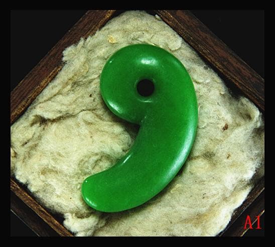 古墳期★極上ろうかん質硬玉翡翠製極希少★佐賀県唐津市宇木汲田形勾玉