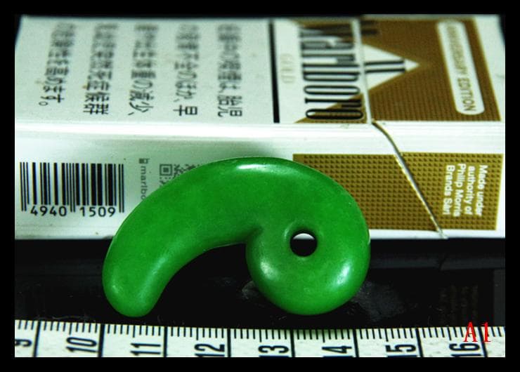 古墳期★極上ろうかん質硬玉翡翠製極希少★佐賀県唐津市宇木汲田形勾玉