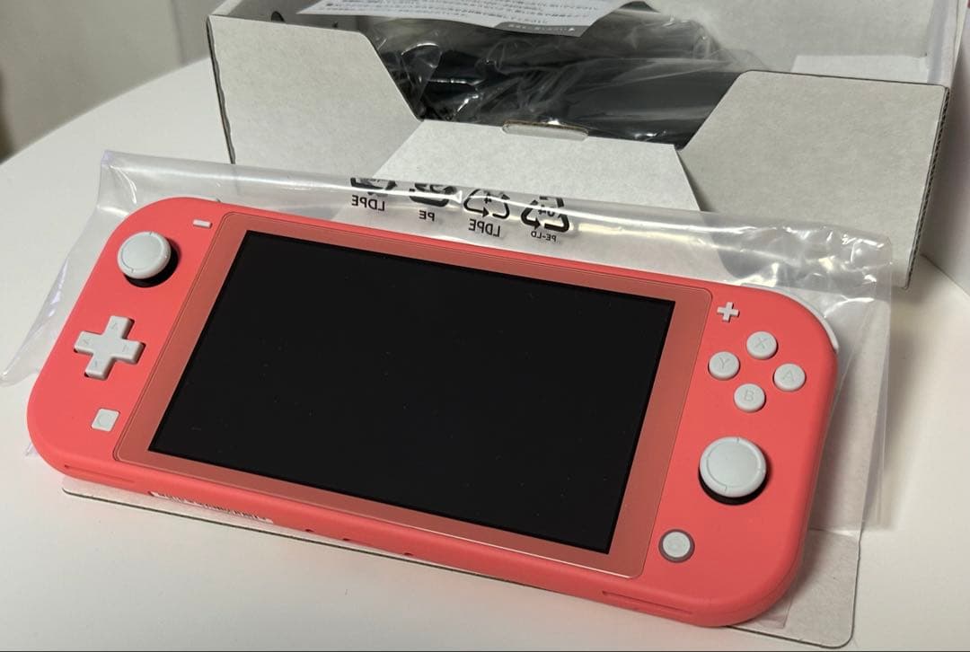 【新品同様】Nintendo Switch Lite コーラル