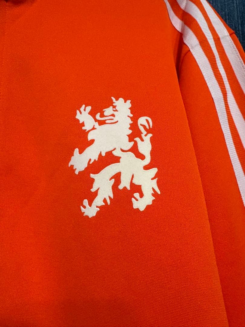 新古品adidas オレンジ　オランダ　トラックジャケット　Mサイズ