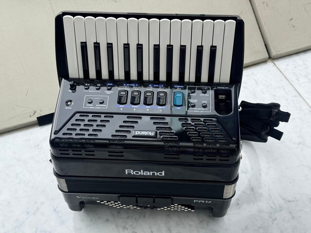 M*郎様 Roland V-Accordion FR-1X BK Vアコーディオ