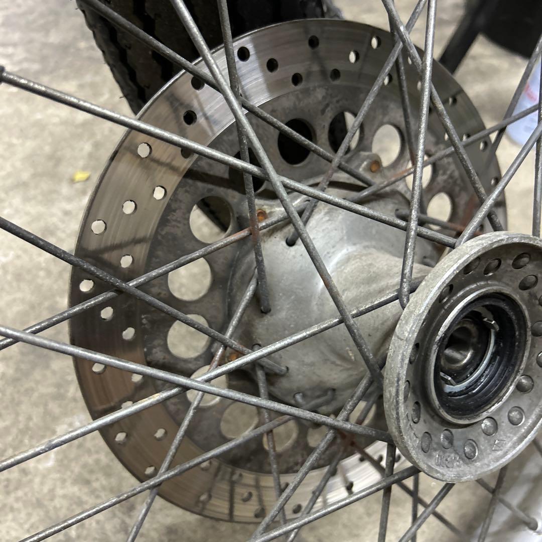 sr400 フロントホイールタイヤ　4.00-18