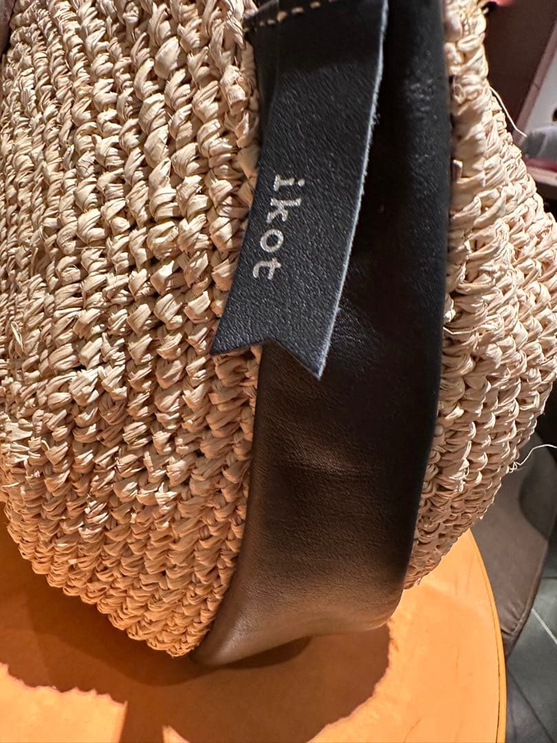 ikot ベージュ オーバル型 かごバッグ