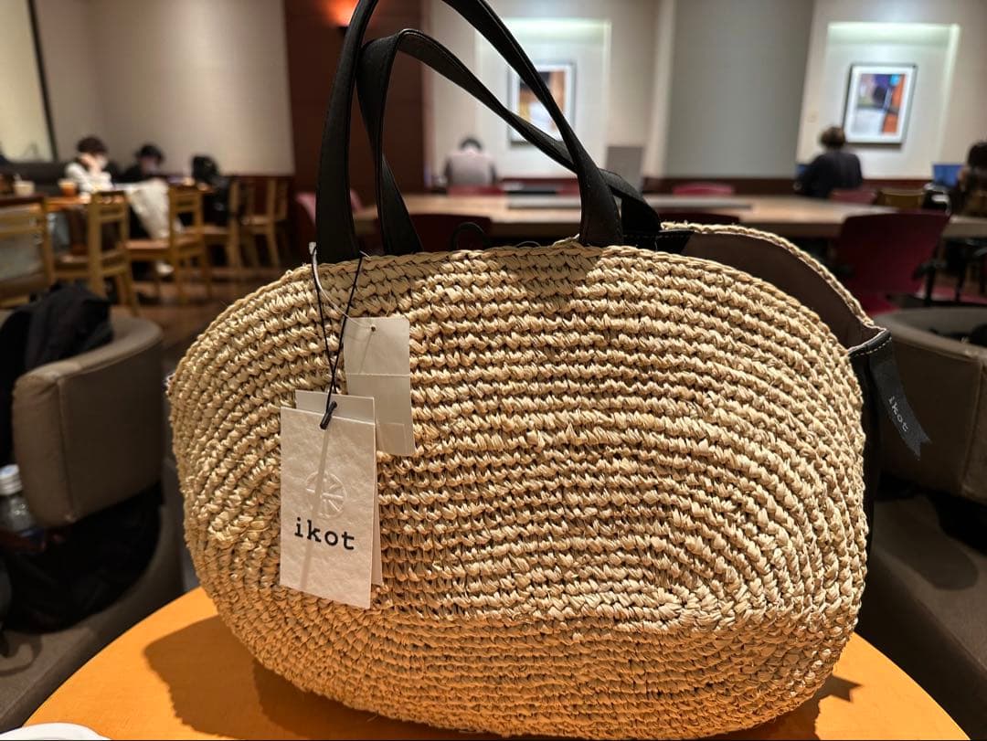 ikot ベージュ オーバル型 かごバッグ