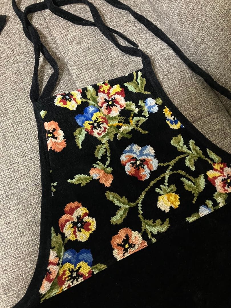 【新品タグ付き】FEILER　フェイラー　花柄刺繍エプロン ブラック