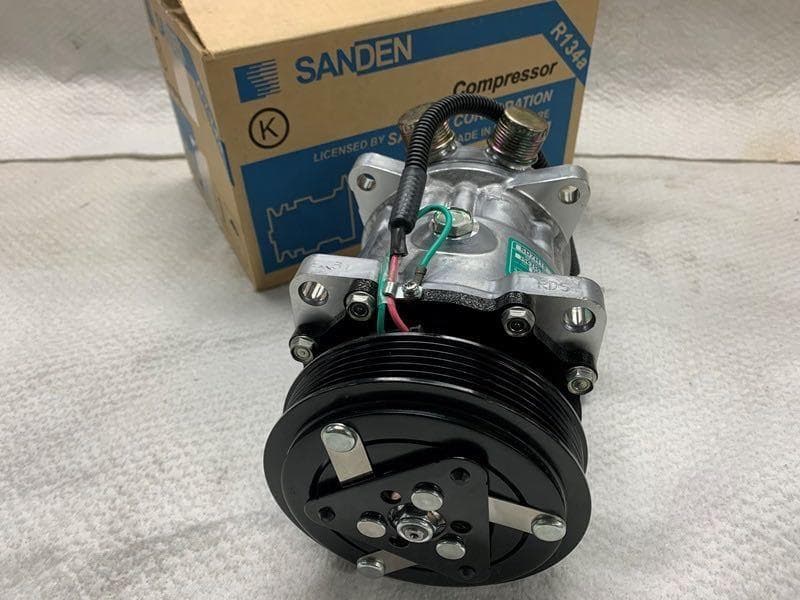 フェラーリ F355用 エアコンコンプレッサー 未使用新品