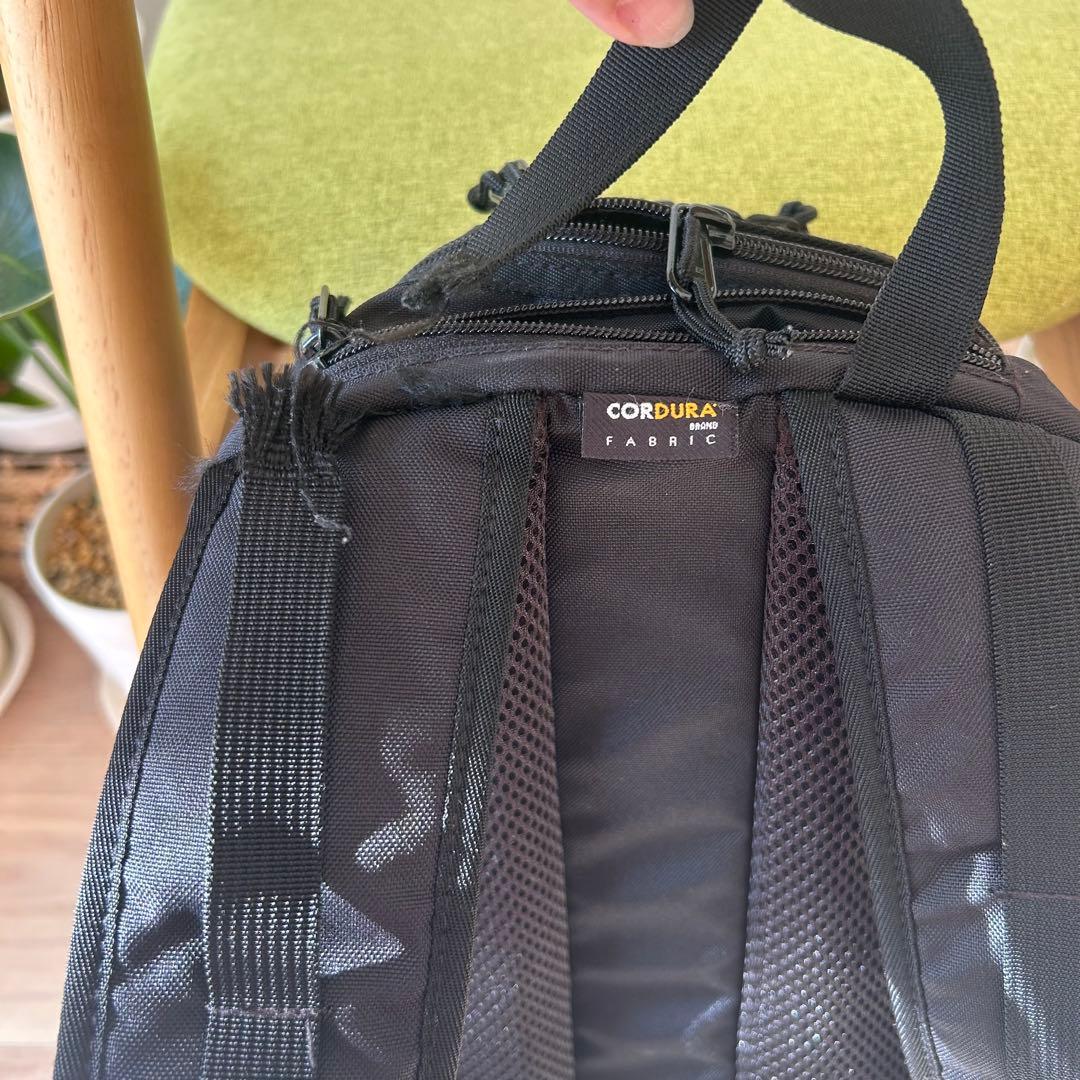 【1ヶ所裂けあり】Supreme メッシュバックパック ブラック