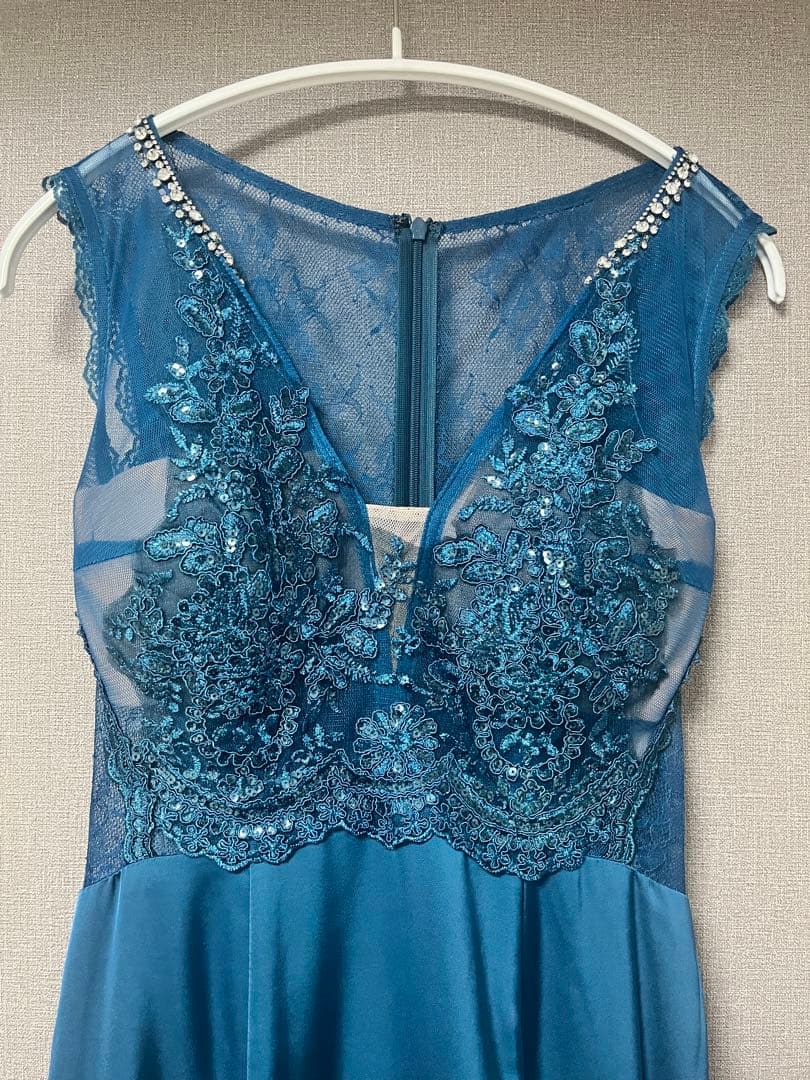 ルーヴドフルールビジューつきタイトロングドレスティールブルー