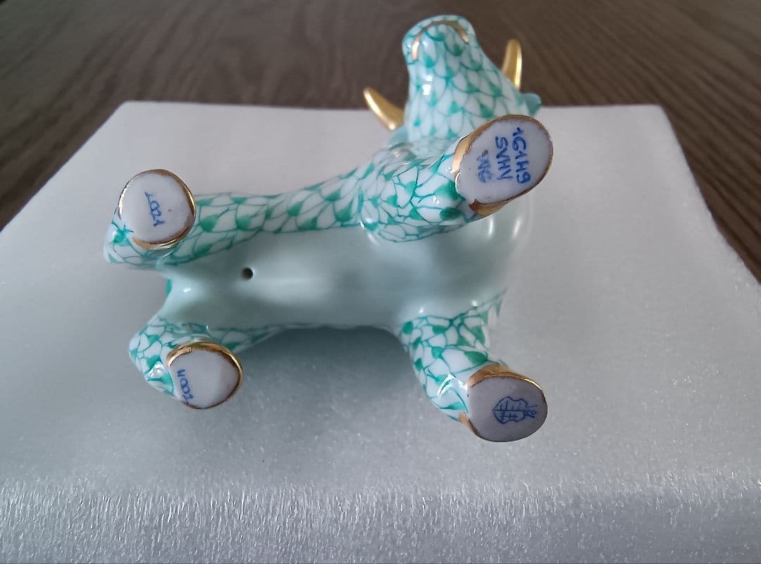 【値下げ】【美品】ヘレンド 干支 うし グリーン