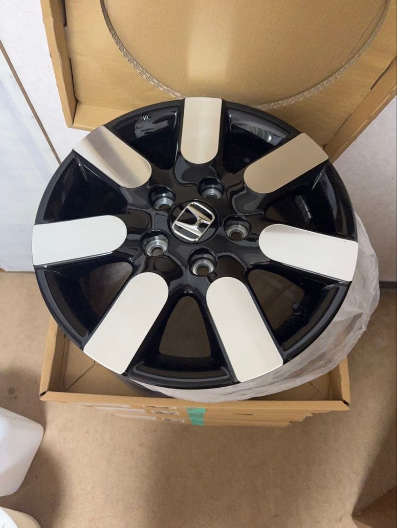 新型フリード　純正ホイール