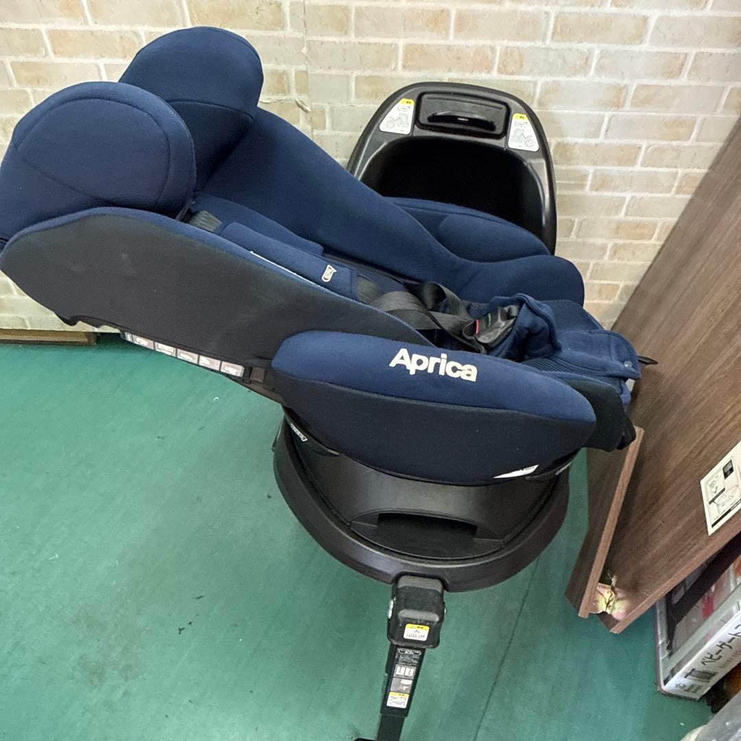 アップリカ　チャイルドシート ディアターン　回転　isofix 新生児から
