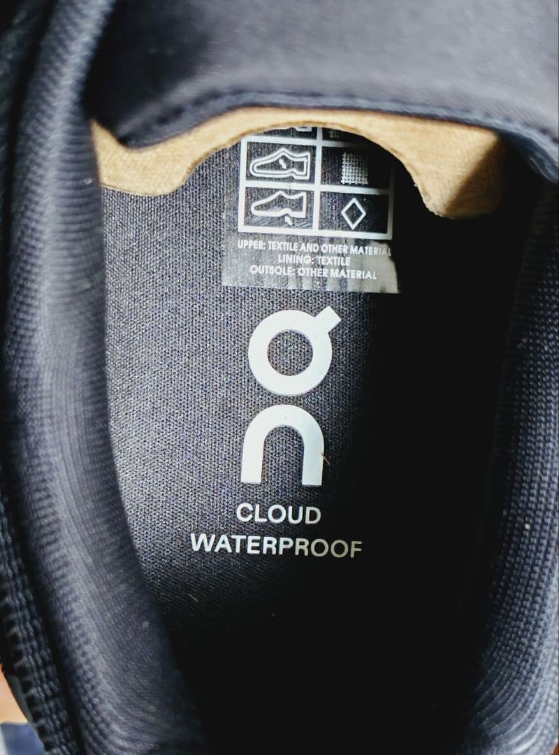 ON/オン Cloud6 WP 女性向け24.0〜25.0 説明欄必読 未使用品