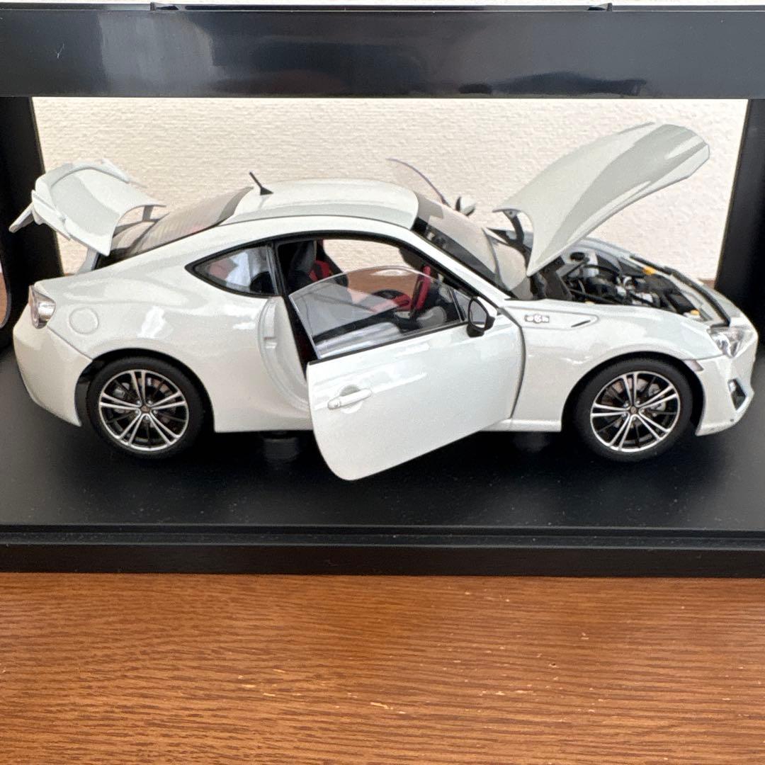 オートアート　トヨタ　TOYOTA 86 1/18 ミニカー　ホワイト