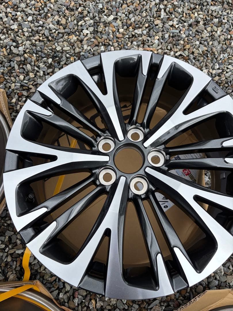 訳あり 新車外し TOYOTA ヤリスクロス Z 純正ホイール 18インチ