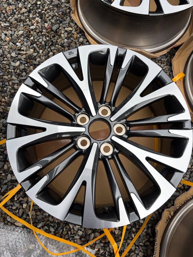 訳あり 新車外し TOYOTA ヤリスクロス Z 純正ホイール 18インチ