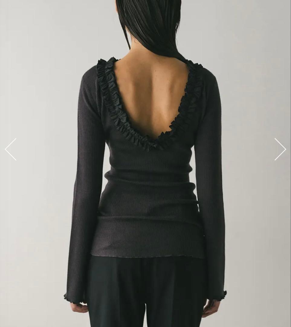 バックオープンフリルニットトップ