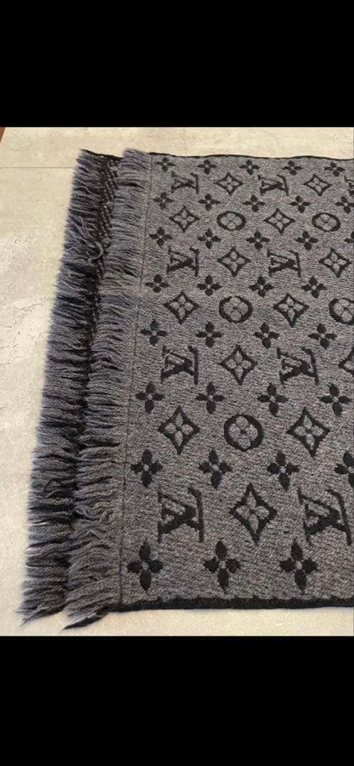 ⭐︎LOUIS VUITTON ⭐︎マフラー*男女兼用