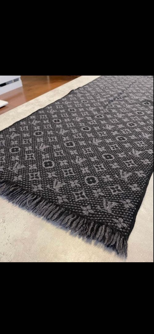 ⭐︎LOUIS VUITTON ⭐︎マフラー*男女兼用