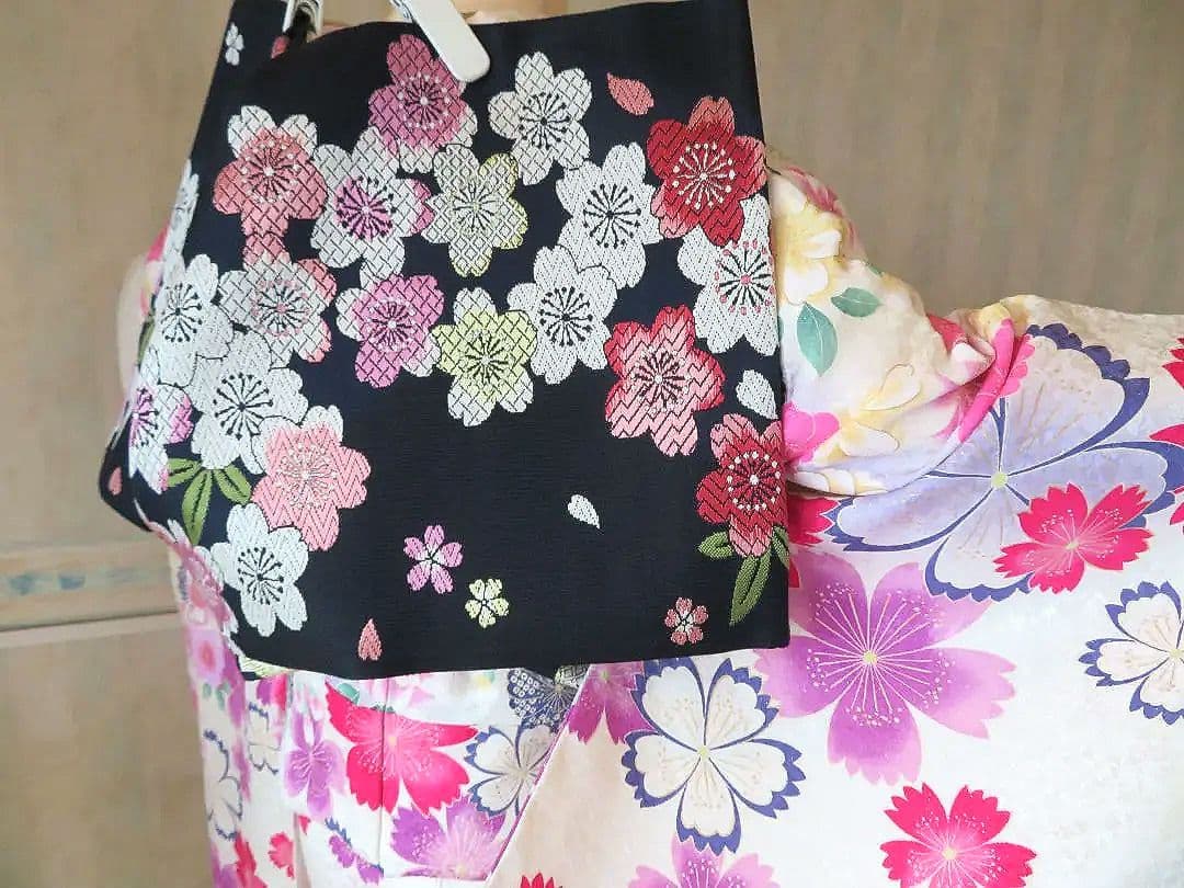 4541　振袖　２点セット　成人式結婚式卒業式　白正絹　ふりそで 桜