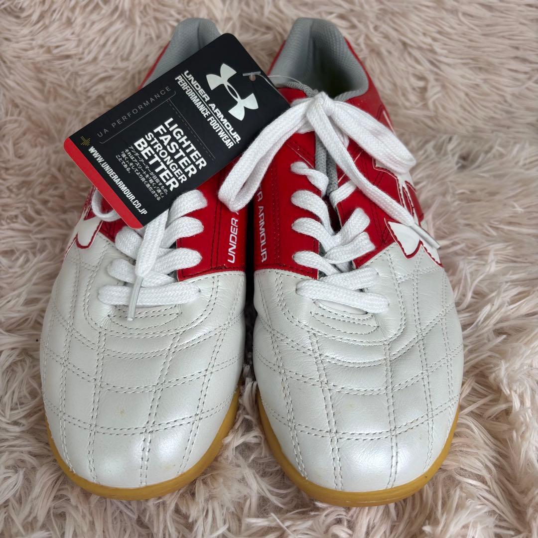 未使用 タグ付 極美品UNDER ARMOUR 27.5 フットサルシューズ屋内