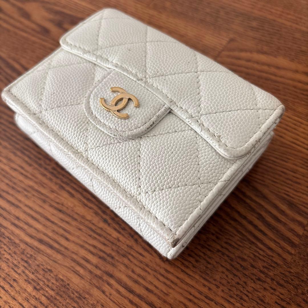 CHANEL白三つ折り財布