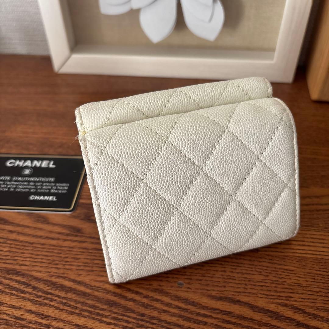 CHANEL白三つ折り財布