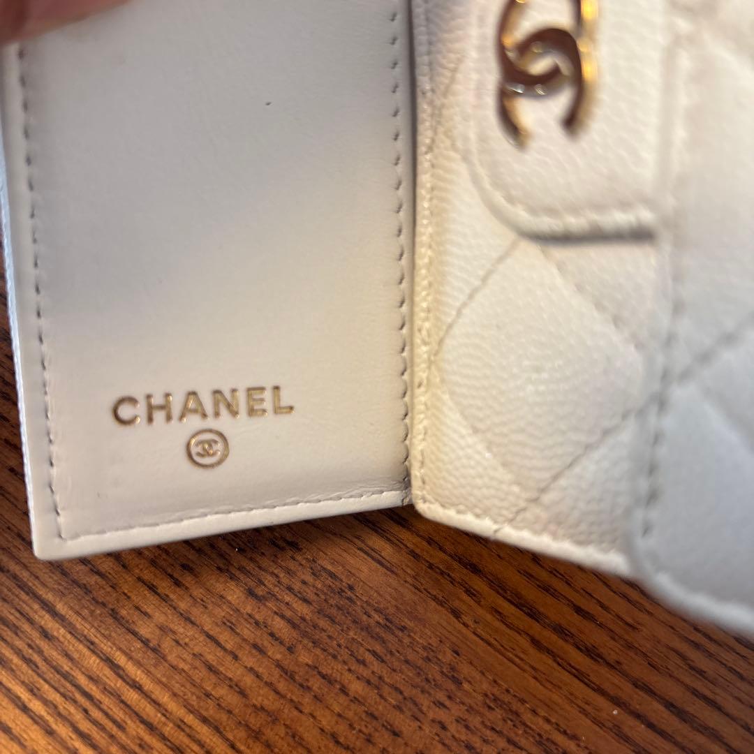 CHANEL白三つ折り財布