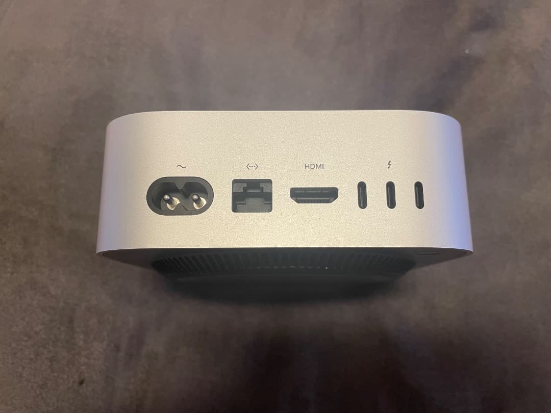 ほぼ新品未使用　Apple Mac mini シルバー 本体と電源ケーブル