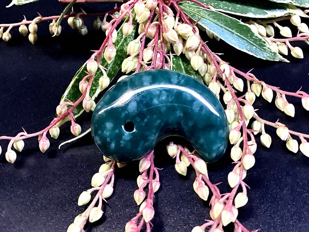 ✳premiumシリーズ　珍‼️希少吉兆雪輪文様 糸魚川青翡翠入りコン沢　鑑別書付