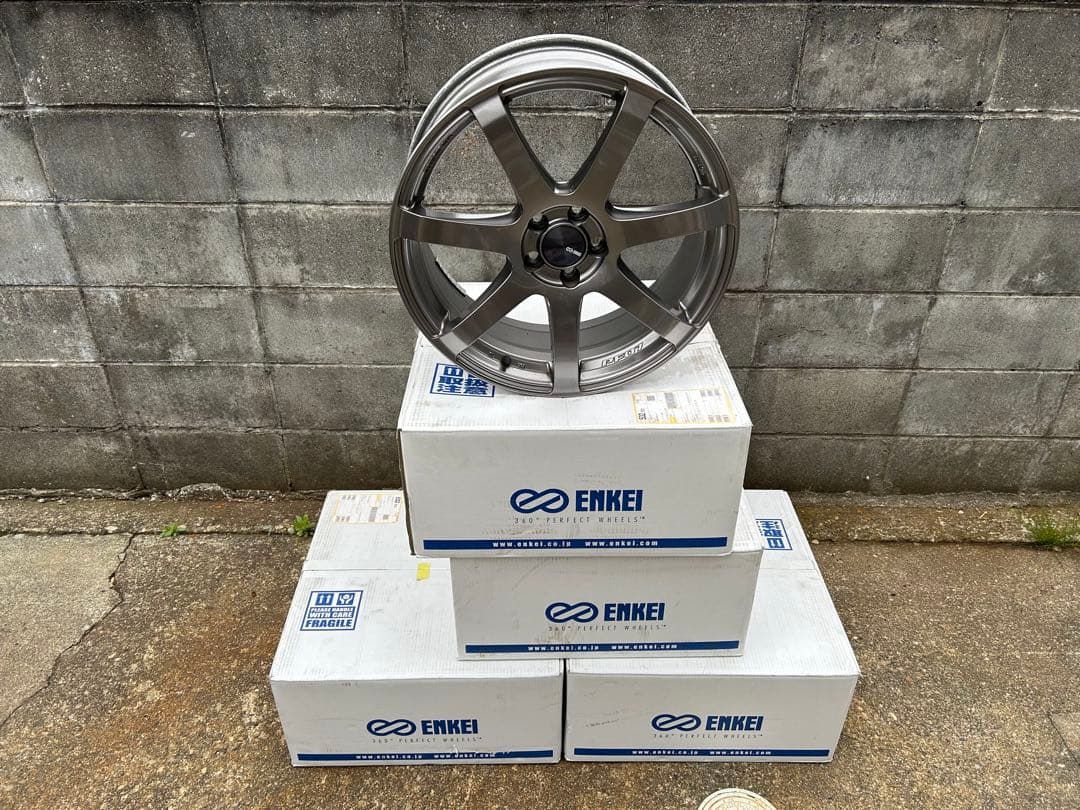 ENKEI PF07 18インチ　アルミホイール