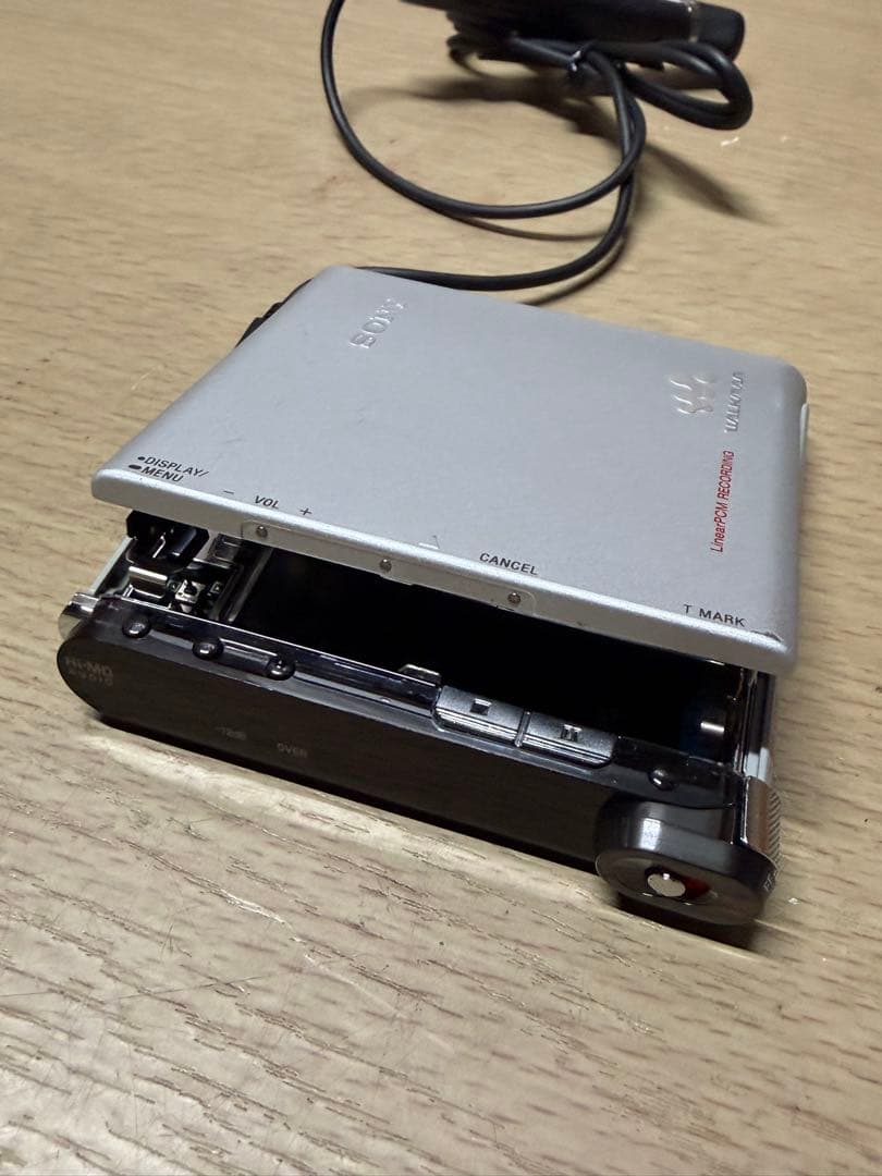 ポータブルプレーヤー SONY Hi-MD WALKMAN