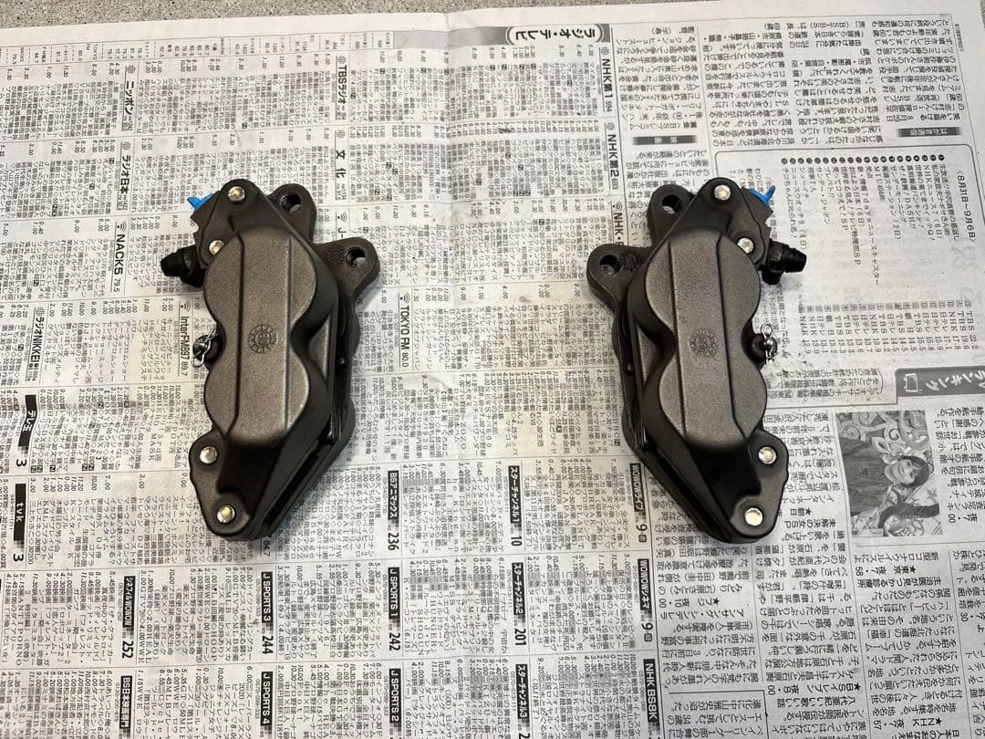 ブレンボ　フロントキャリパー　40mmピッチ